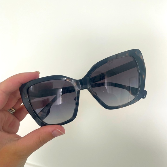 Authentic blue and black burberry sunglasses brand new - Picture 2 of 5